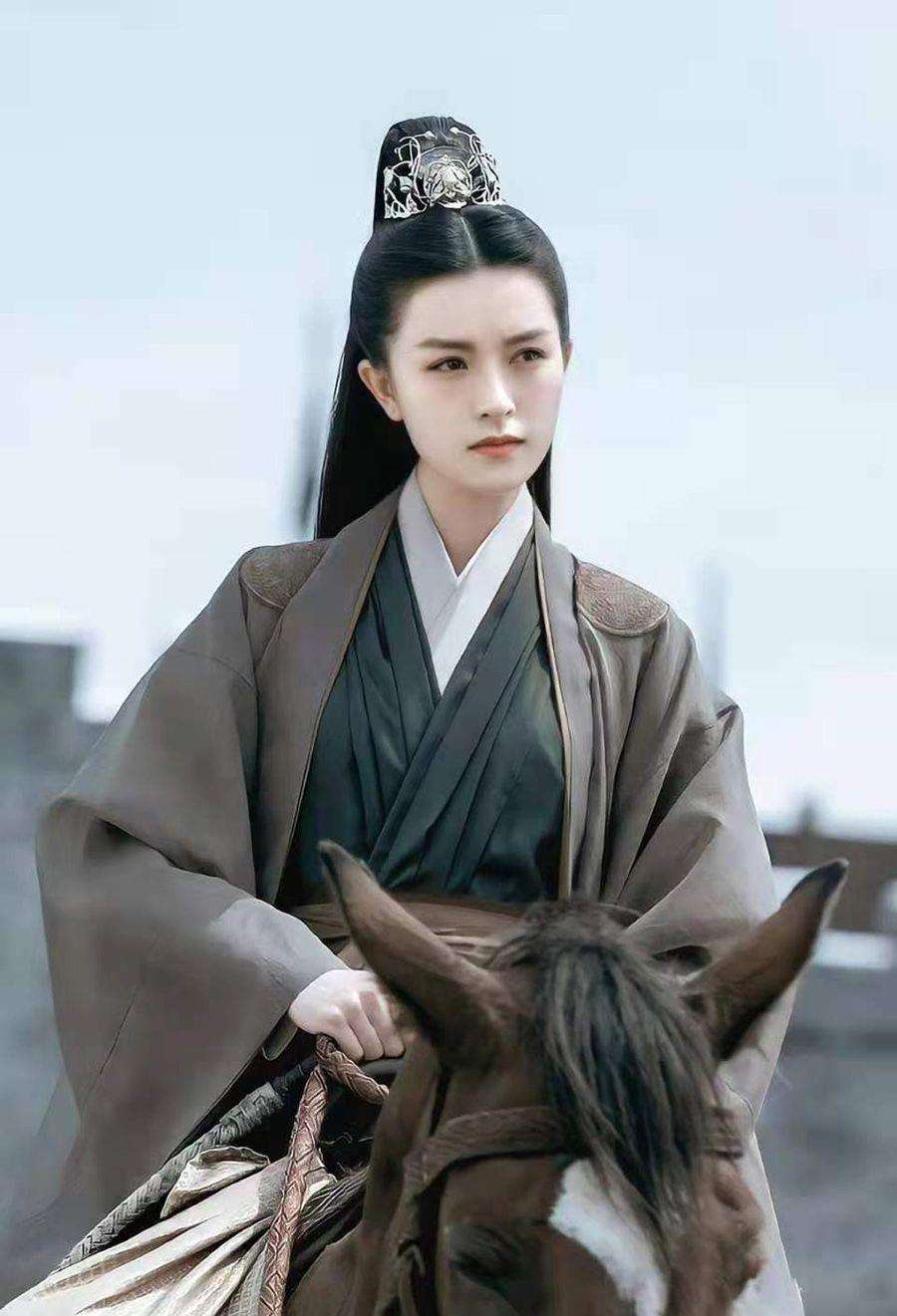 文咏珊|演了两个角色的确反响不错，但要说颜值气质碾压baby是不是飘了？