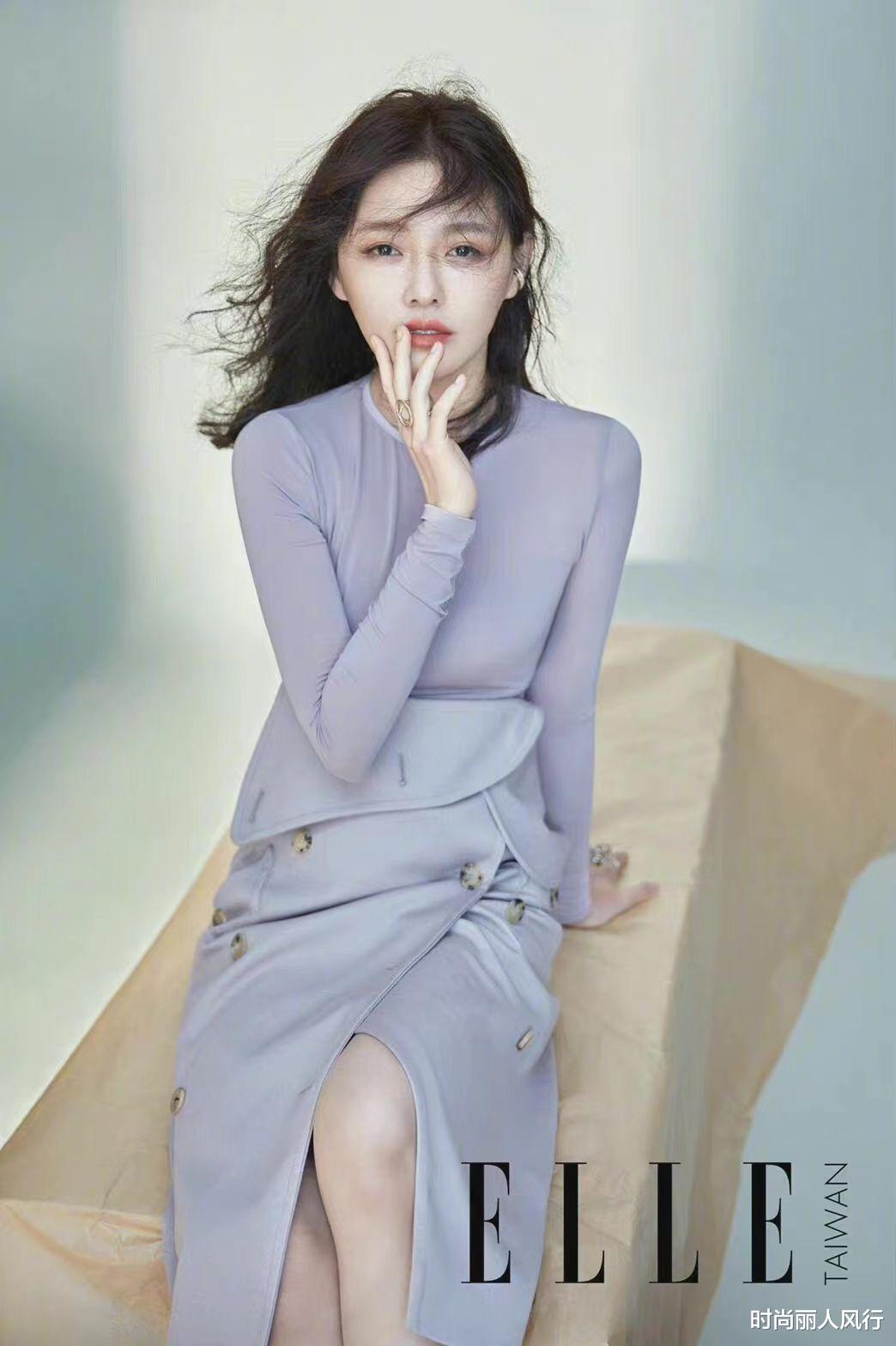 大S|汪小菲也开始吃软饭!酒店高调摆大s照片,前妻穿礼服罕见变优雅