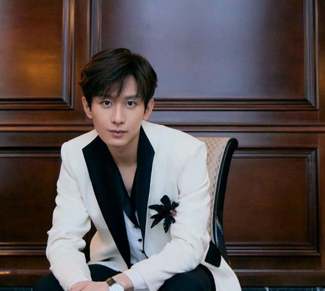 成毅|成毅《底线》花絮显恣意！新造型比傅云深沉稳