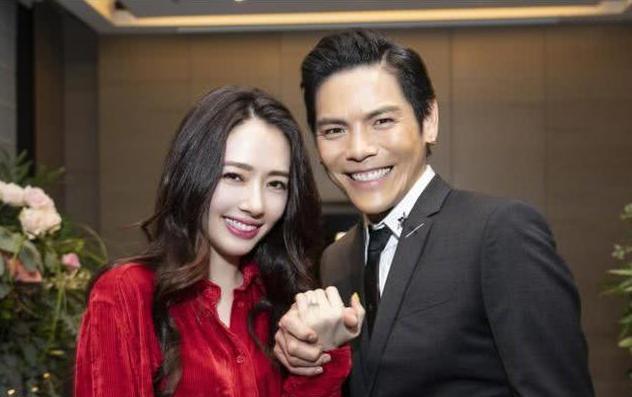 |向太陈岚偶遇粉丝合影,细节被质疑摆拍,想跟张兰学习还差得远