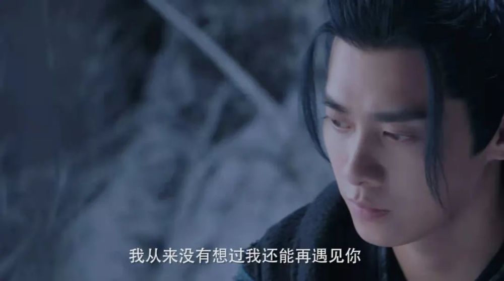 李易峰|李易峰黑色西服搭配深灰色发系,脸上臃肿消失,那个少年回来了