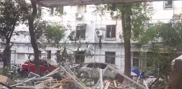 上海一小区突发爆炸事故，居民回忆爆炸瞬间：整栋楼都在晃！