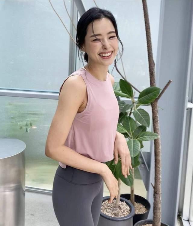 李荷妮|38岁李荷妮升级当妈,自曝已怀孕4个月,上个月才嫁给富豪老公