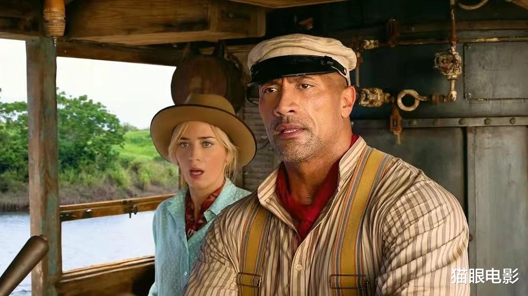 道恩·强森|巨石强森的肌肉太强悍!双臂力量感爆棚,网友:感觉能把衣服撑破