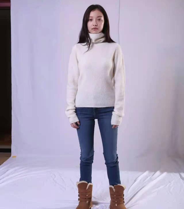 倪妮|倪妮早期工作照曝光,穿打底衫搭配牛仔裤,素颜朝天依然迷人