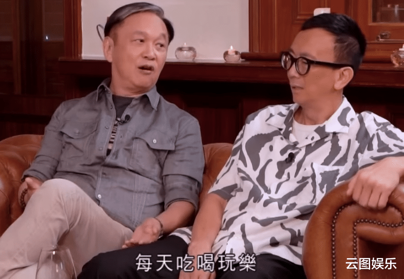 成龙|知名导演自曝曾被成龙不屑！节目重现对方表情，不仅歪嘴还翻白眼