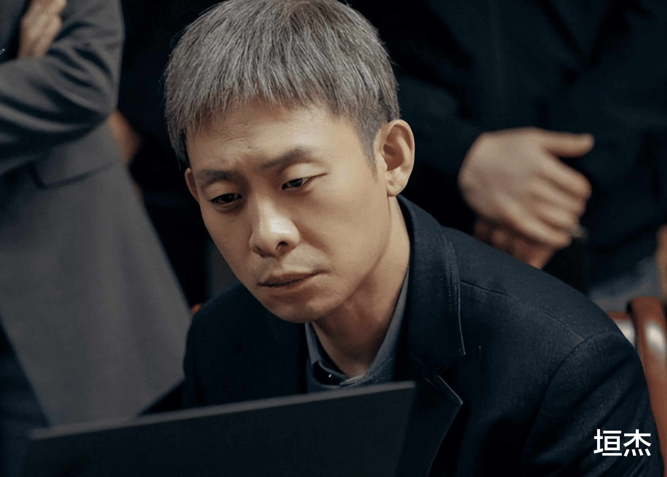 张颂文|不识字、没文化,读不懂剧本的“文盲”演员,正迅速腐蚀影视圈