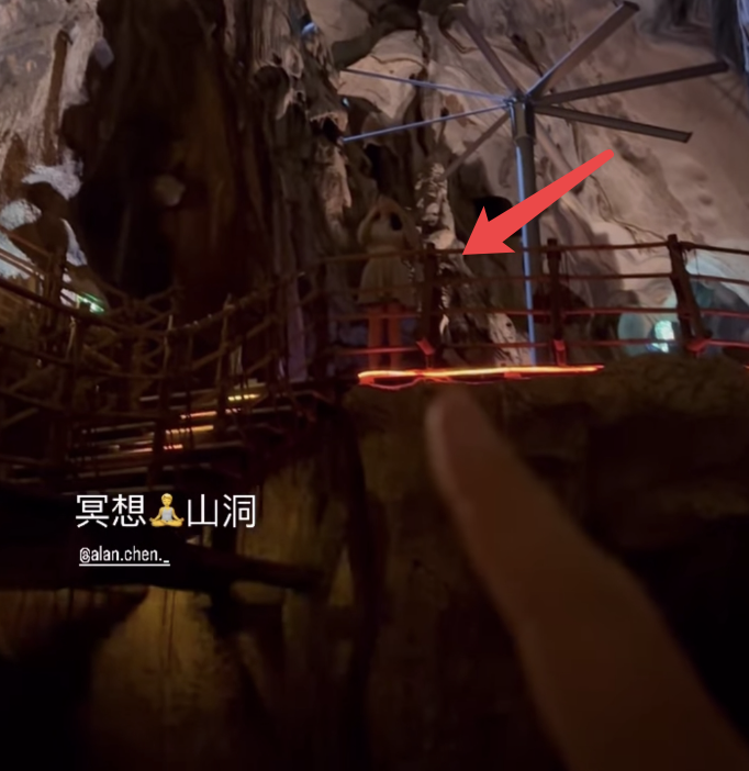 陈乔恩|43岁陈乔恩晒度假照，依偎着丈夫撒娇，二人喝酒怡情仍不着急备孕