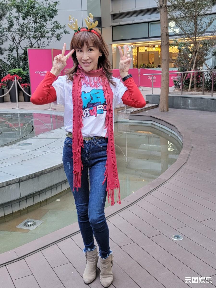 李玟|李玟二姐参加选秀比赛，84岁老母到场支持，去年被野猪撞致重伤