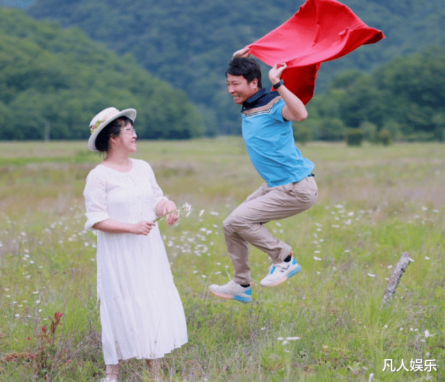 余秀华|长痛不如短痛！当杨槠策将手伸向自己，网友开始为余秀华感到庆幸