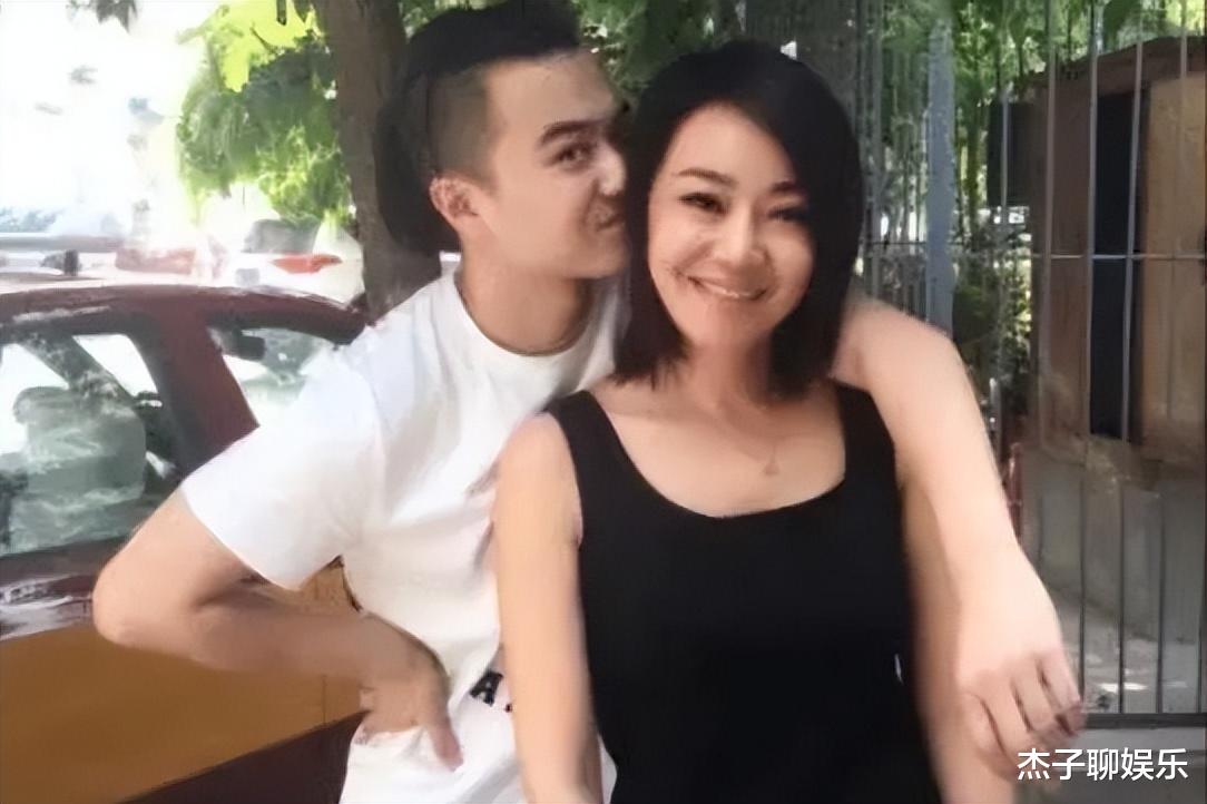 闫妮|闫妮和邹伟离婚18年,她情路坎坷还未婚,他再婚生子生活幸福