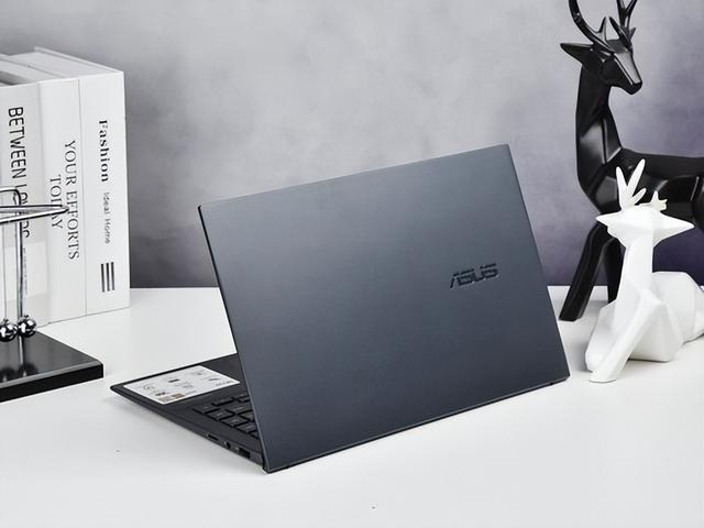 狮山|华硕灵耀X 凌锋全方位试用:995g超轻+18小时续航