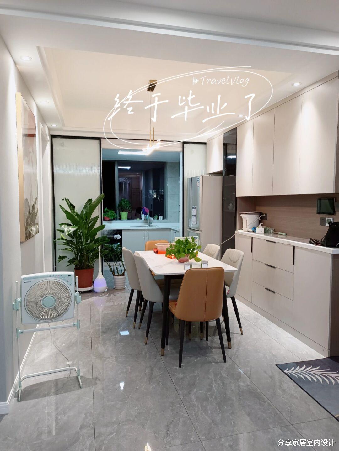 新房装修完工，家具进场很有家的味道，布置植物先晾着通风中！