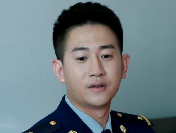 韩宇辰|戏里被吐槽扑克脸，韩宇辰也是一位硬汉男神，而且演技不输任嘉伦