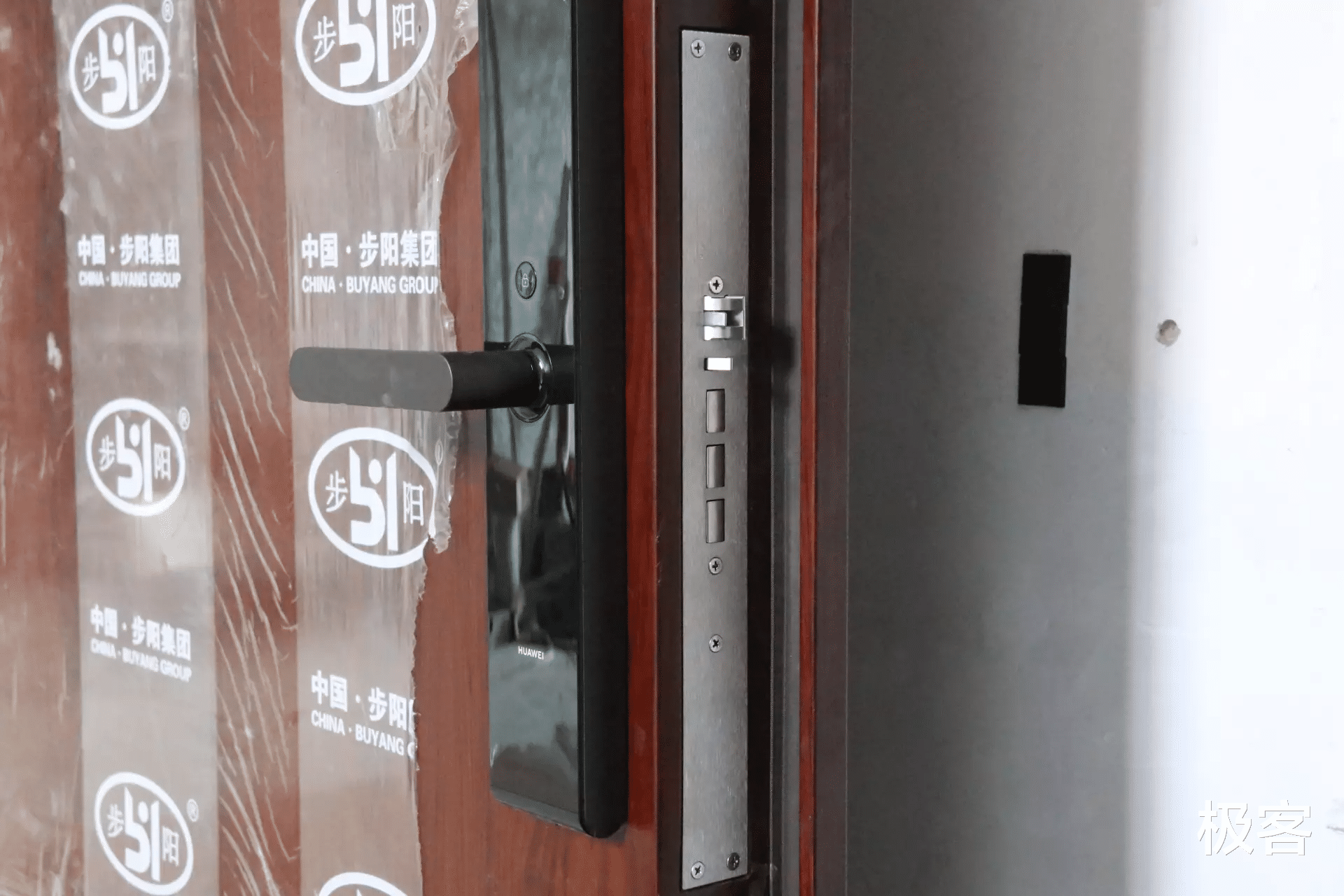 |独居人士必备,让它给你一个安全的家!华为智能门锁SE猫眼版体验