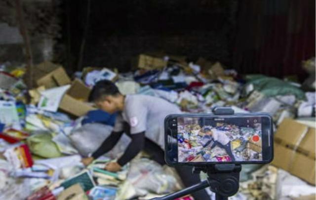 央视|收破烂成千万网红，拒绝400万年薪，被央视点赞，刘阿楠什么来头