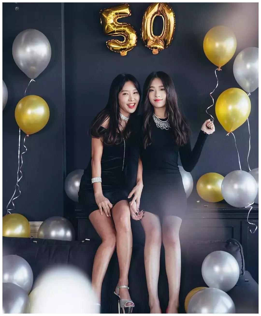 50岁冻龄美女牙医火了,沉迷自拍遭女儿投诉,网友替她喊冤:自拍太少!