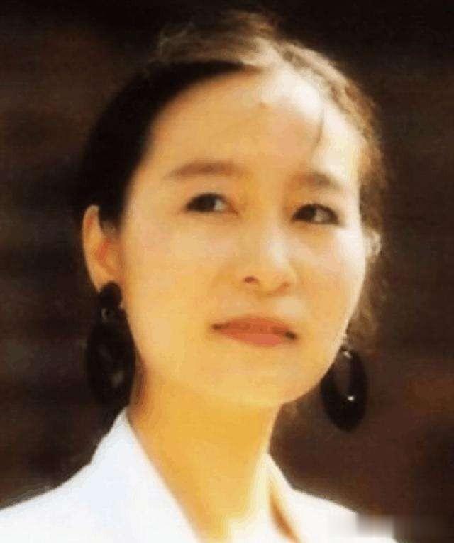 奚美娟|老戏骨奚美娟:高龄产子却被离婚,独自抚养儿子27年后,苦尽甘来