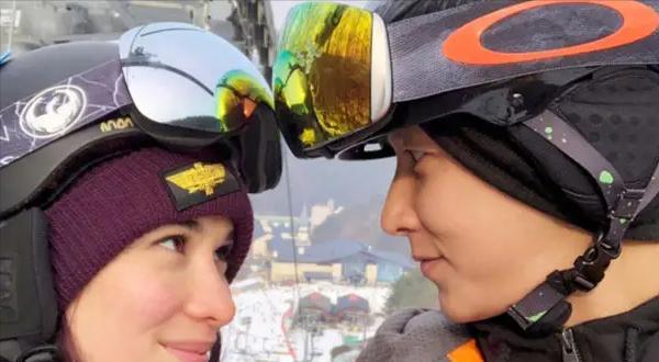 卢靖姗|卢靖姗晒孕期照，挺8个月孕肚后院烤火，发文盼望老公早日回家