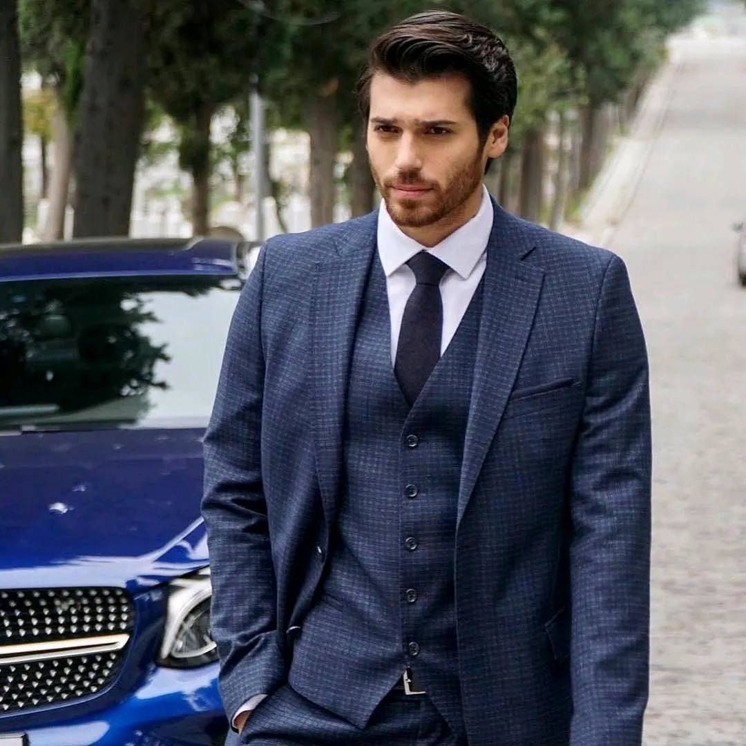 肖战|肖战成2021世界最帅男演员，粉丝称其世首帅，网友质疑榜单水分