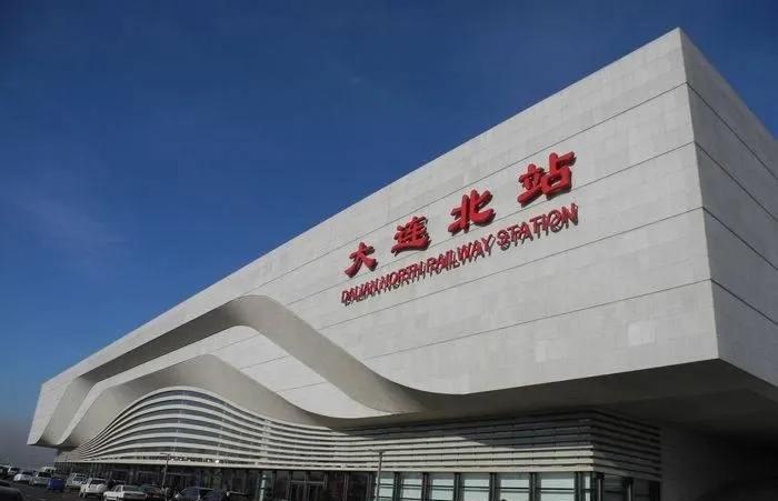 纪实父亲入狱母亲改嫁,6岁女童靠吃垃圾果腹,31年后与生父团聚
