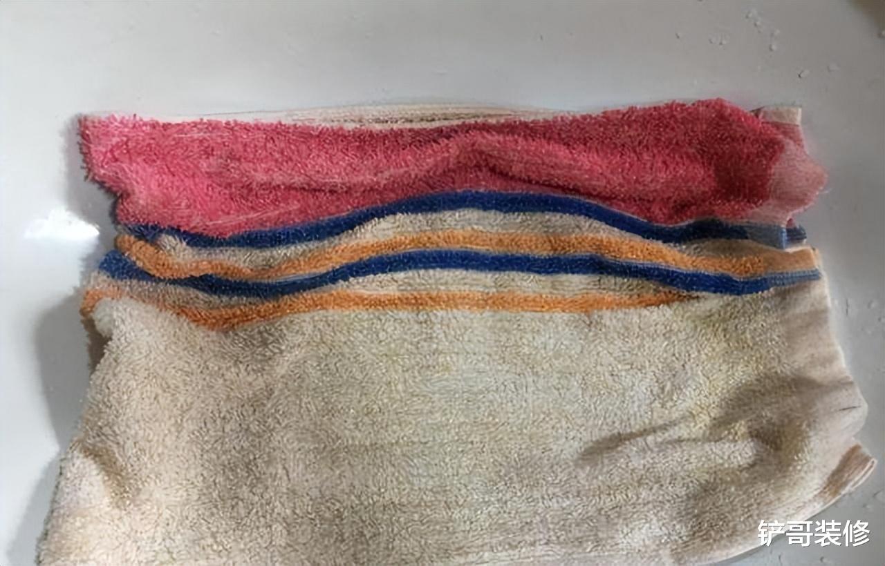 毛巾用久了油腻发黄有异味!老保姆教你几招,干净清香还柔软