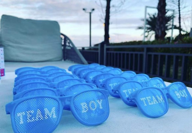 昆凌|周杰伦晒昆凌孕照官宣第三胎喜讯，去年11月昆凌曾因孕期不适晕倒