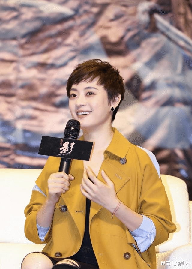 高马尾 建议中年女人:烫染发最好谨记这“3不要”,否则显老还拉低气质