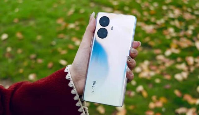 realme|realme也很要强，曲面屏+“20GB大运存”，只卖2299元