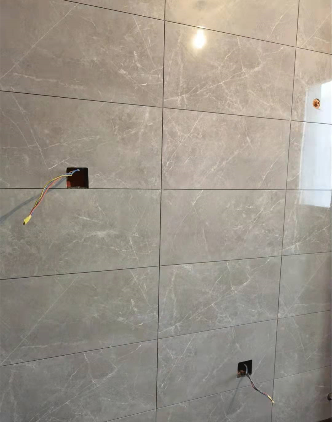 卫生间和厨房装修,墙砖用瓷片还是全瓷砖好?