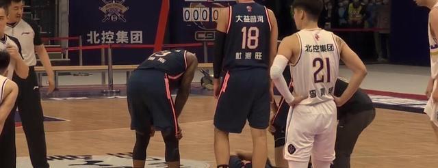 辽宁男篮|北控双核20+8大杀四方！广东黑白矮19+7形同梦游，杜锋脸都绿了