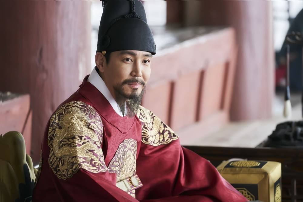 王后伞下|韩剧《王后伞下》对王子的性教育惹争议：20岁3天一次，30岁10天一次？