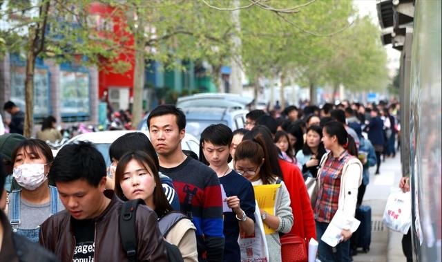 教师|教师职称和医生职称全面放开，名额不设限，一线老师频点赞