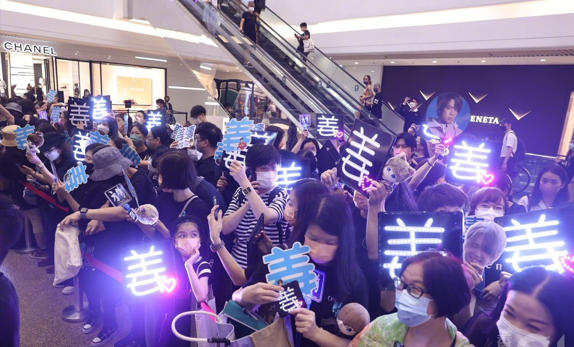 陈伟霆|香港一霸!MIRROR粉丝骂遍老牌艺人 批陈伟霆蹭热点 怼刘德华想翻身