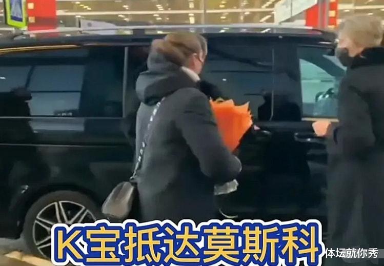 卡米拉·瓦利耶娃|K宝终于笑了！痛失奥运冠军后，K宝返回莫斯科，心情好转露出笑容