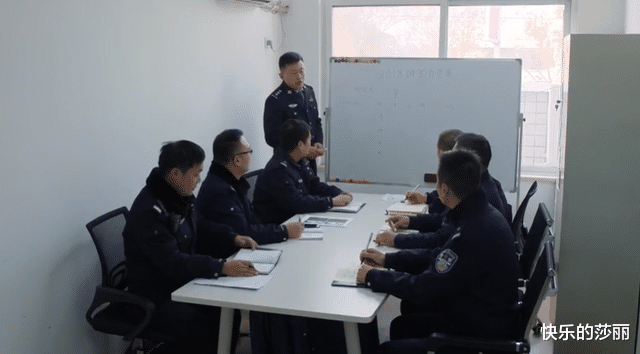 2018年,足浴店美女遭抛尸,手脚被绑只着内裤,肮脏男女玩火自焚