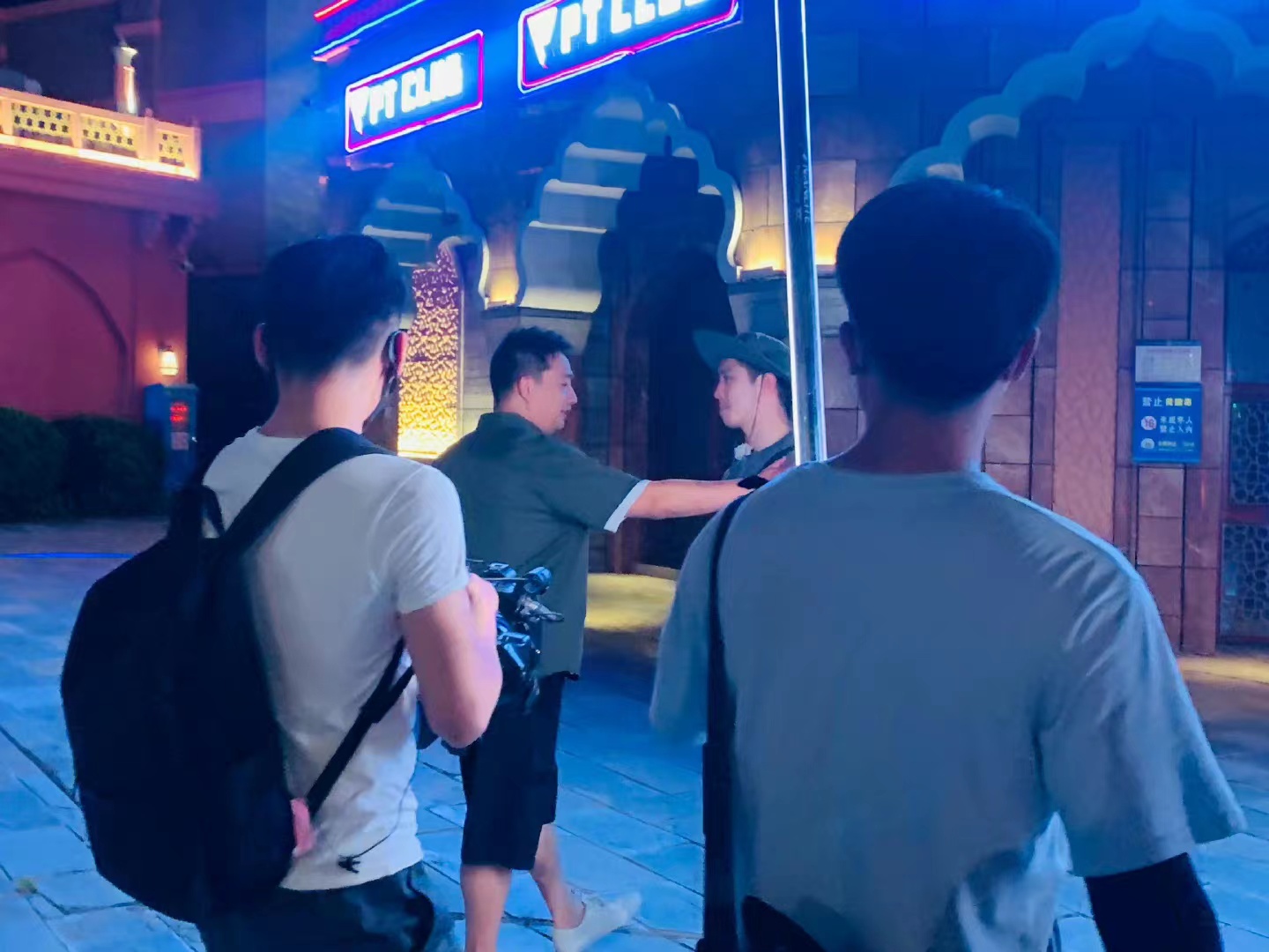 暗夜行者|陈飞宇退出《新游记》后，黄子韬被曝也将退出，路透照黄磊加盟