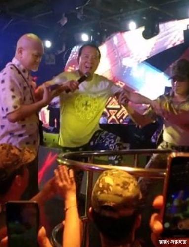 江华|过气明星有多惨？有人向粉丝借钱，有人卖保险，有人10多年不出门