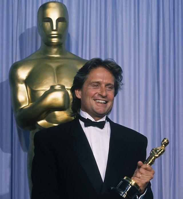 琼斯|道格拉斯：好莱坞最高段位花心浪子，把小25岁泽塔琼斯吃得死死的