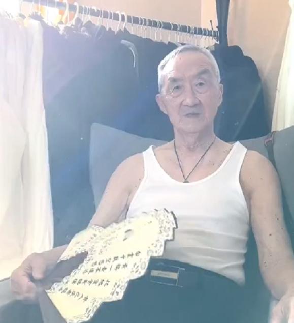 湖北一86岁爷爷穿搭走红,打扮帅气不输年轻小伙:只是帅哥变老了