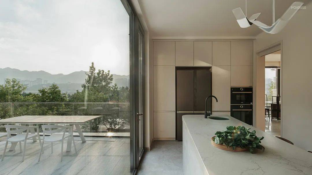 新中式与现代轻奢的完美结合,320㎡私家绿林绝美景观