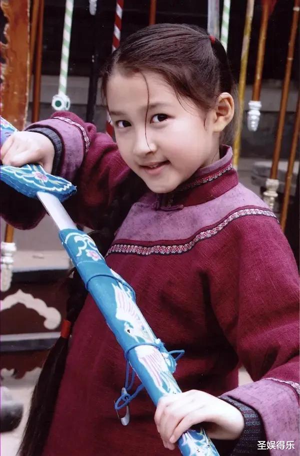 关晓彤|有种“性感”叫关晓彤，当看到她的泳衣照，吃瓜：这谁不稀罕呢！