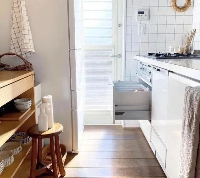 这位80后太太,坚持一天一收拾,把家打理得一尘不染,看着都舒服