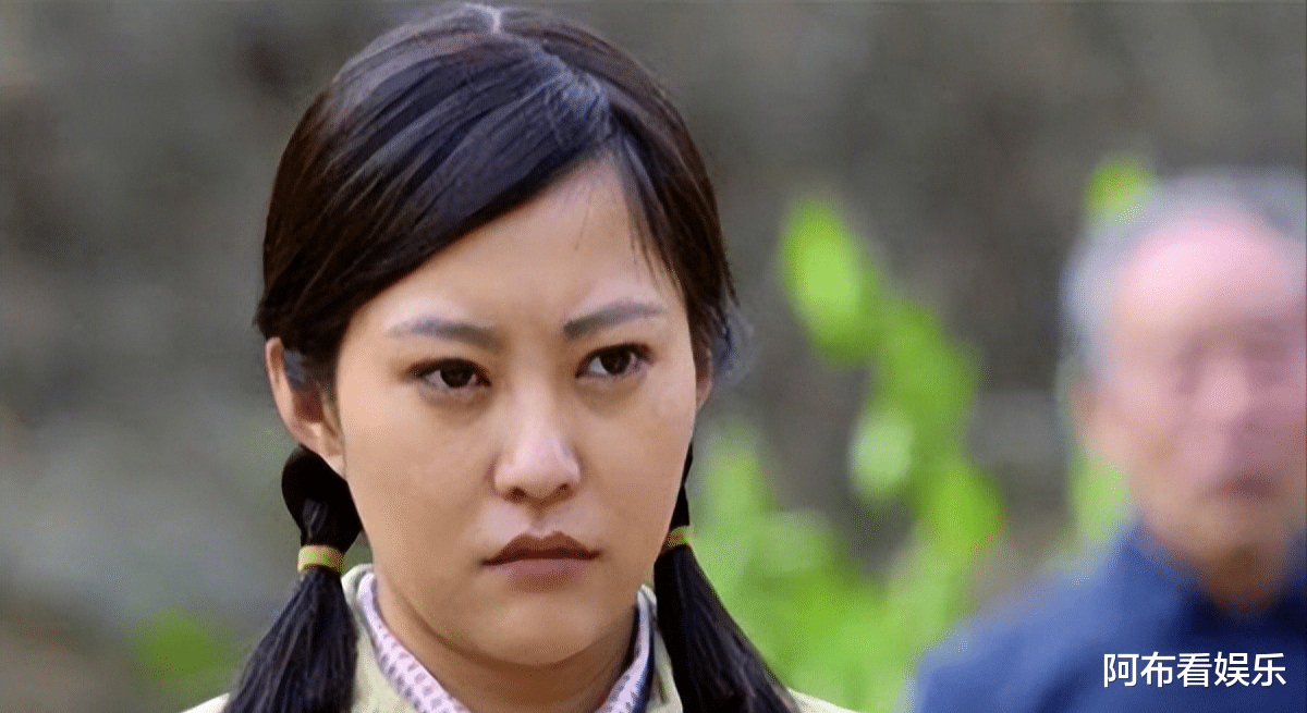 明星|女明星的颜值之谜：出道时惊为天人，为何25岁一过就“崩脸”？