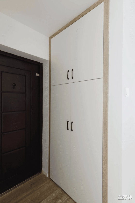 不在主卧安装衣柜,遭到家人强烈反对,入住后,家里人却全都道歉