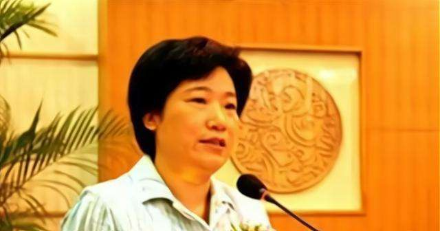 又一女富豪“凉了”:身价70亿曾是奥运火炬手,现却被万元悬赏