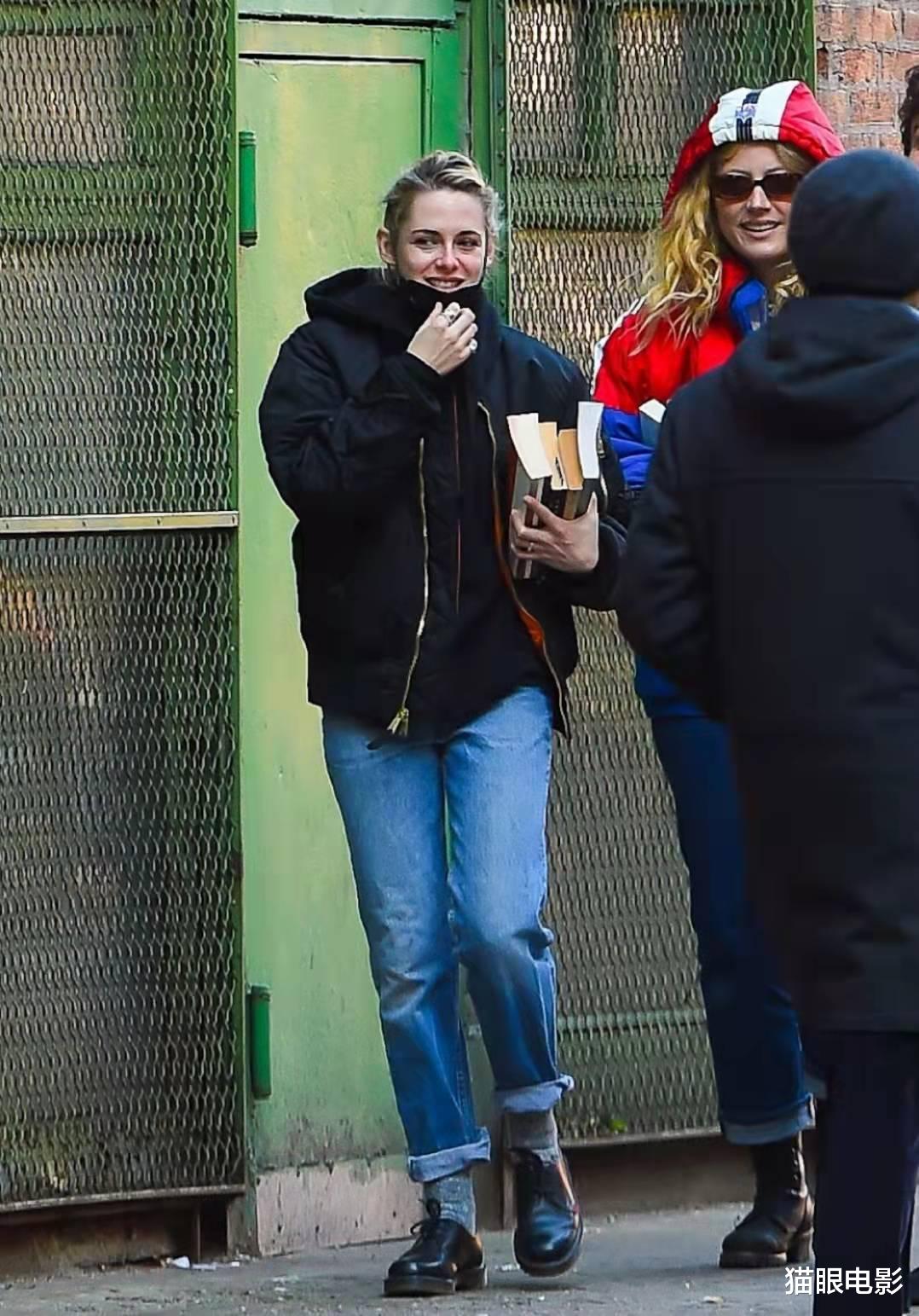 暮光女穿衬衫领口大敞，又美又帅男女通杀，网友：美女不需要刘海