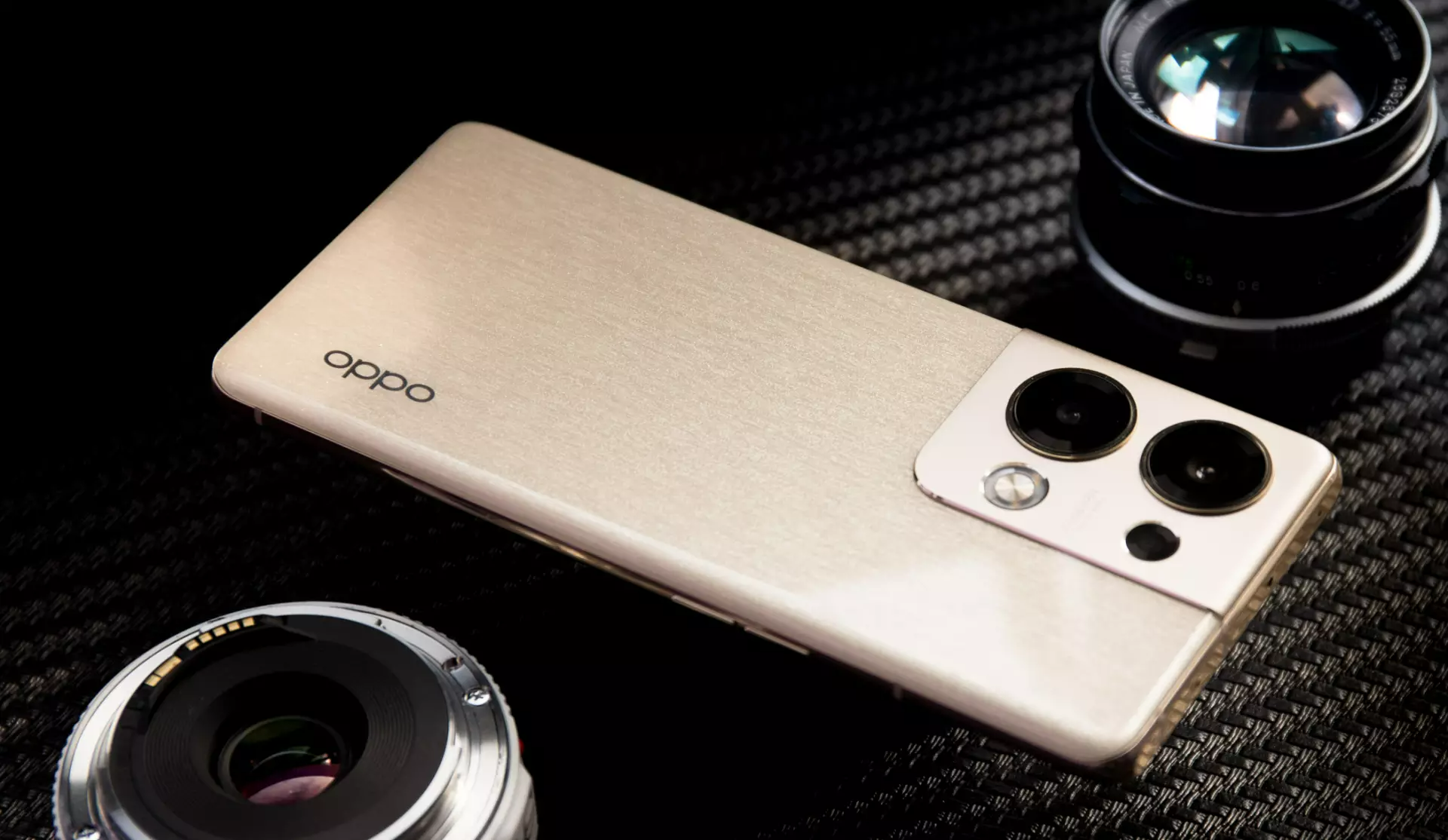 oppo reno|抢先体验Reno9系列超大杯，优雅派的设计风向标，首发价3999元起