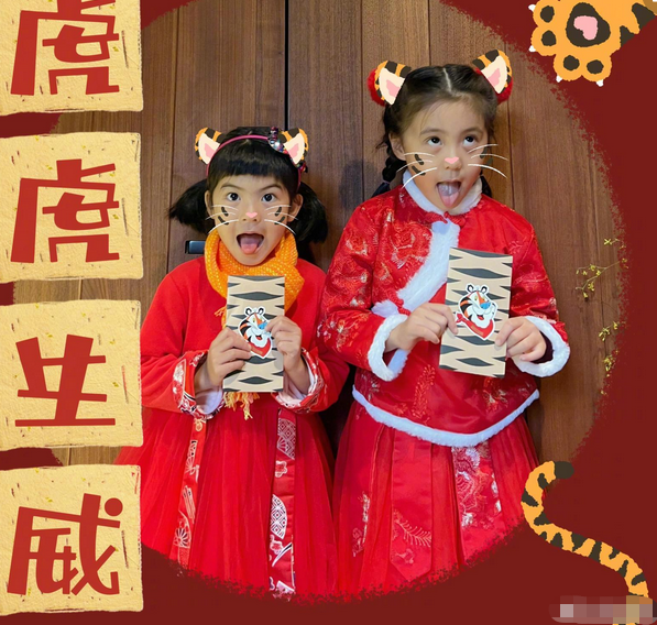 贾静雯|贾静雯穿抹胸裙秀身材！戴绿宝石项链太富贵，皮肤白到发光