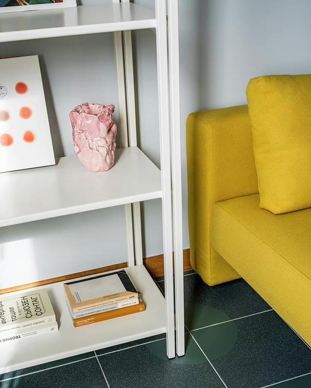 仅55平中古风小户型,深沉墨绿配明亮黄,每一件家具都非常适合